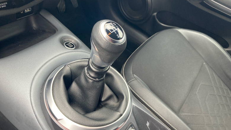 Nissan Juke 1.0 DiG-T 114 Tekna 5dr Petrol Hatchback